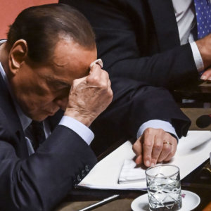 Berlusconi: il medico Zangrillo “né ottimista né pessimista ma le terapie cominciano a funzionare”