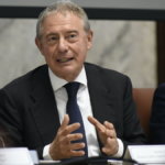 Urso y Stellantis, un coche de choque "no muy serio": el economista Riccardo Gallo rechaza tanto al Gobierno como al fabricante de automóviles