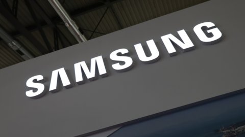 Samsung: crolla l’utile, -96%. Prezzi in picchiata e tagli alla produzione di chip