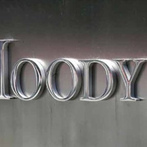 Moody’s conferma il rating sull’Italia ma avverte: crescita al palo, debito in salita e un Pnrr che arranca