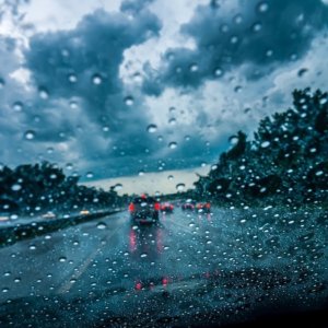 Regen, Gewitter und starker Wind in weiten Teilen Italiens: Die Warnung wird ausgelöst. Wasserbomben auf Rom