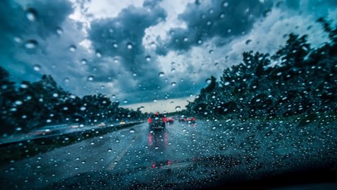 Clima, frena el calor del verano: el invierno regresa con frío, lluvia y viento. Las temperaturas bajan 12 grados