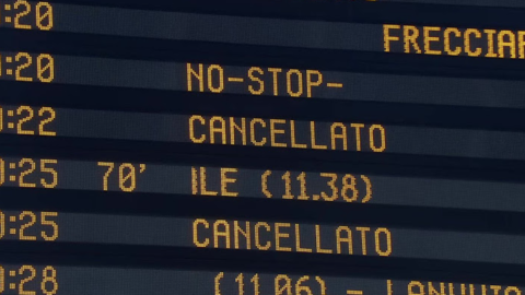 Treni in ritardo, guasti e caos: Fs presenta un esposto alla Digos per “incidenti sospetti”