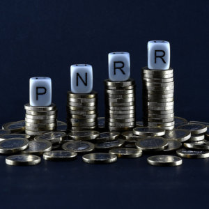 Pnrr: تم إنفاق أقل من نصف الأموال المستلمة. البنية التحتية بطيئة، والجنوب متخلف عن الاقتصاد الدائري