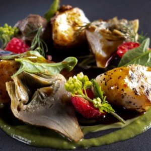 La ricetta della rana pescatrice, finocchietto selvatico e salsa al foie gras: la Maremma stellata dello chef Alessandro Rossi sposa il mare