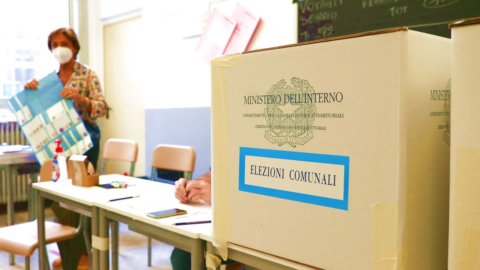 Papeletas 2023: ¿cómo, dónde y cuándo votar? Desafíos clave en las 7 capitales. Ojos en la primera ronda en Sicilia y Cerdeña