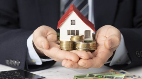 Aste immobiliari 2024: calo delle pubblicazioni, ma prezzi più alti. Roma in cima alle classifiche