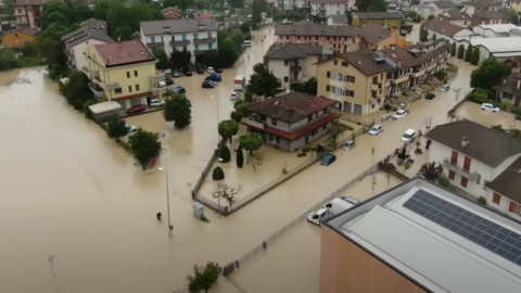 Alluvione Emilia Romagna: gara di solidarietà al via, ecco tutte le raccolte fondi. Ancora morti e paesi evacuati