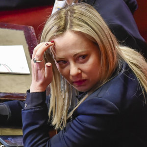 La premier Meloni sconfessa La Russa sulla difesa del figlio accusato di violenza sessuale: brava Giorgia