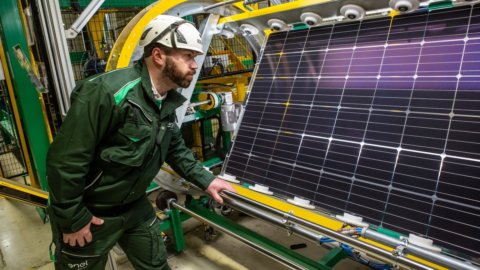 A2A: Kuzeydoğu'da iki güneş enerjisi santralinin satın alınmasıyla daha az gaz ve daha fazla fotovoltaik. 9 aile için yeşil enerji