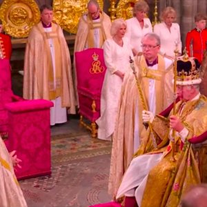 Charles crowned King: "I'm here to serve, not to be served"