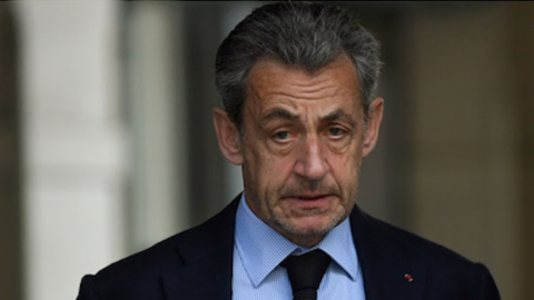 Francia, Sarkozy condannato a un anno. La Corte d’appello di Parigi: “Spese eccessive per la corsa all’Eliseo del 2012”