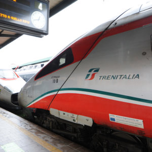 Grève des trains les 4 et 5 mai : arrêt de 24 heures pour Trenitalia et Trenord. Les bandes de garantie sont ignorées : ce que vous devez savoir