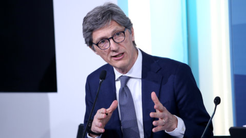 Snam: Die Bedeutung des Regasifizierungsterminals Piombino für Italien. Umsatz und Gewinn steigen in 9 Monaten 2023