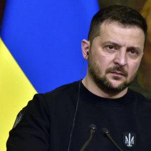 Ukraina, Zelensky di KTT Granada tetapi ketidaktahuan AS dan Uni Eropa yang lebih terpecah membebani bantuan