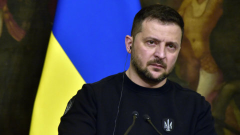 Zelensky s'adresse clairement aux Italiens : "Soit vous nous aidez à nous défendre, soit vous serez obligés de faire la guerre"