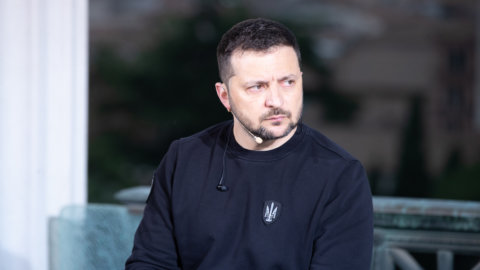 Ucraina: tramonta la stella di Zelensky, il presidente è solo e l’inverno di Kiev si fa sempre più gelido