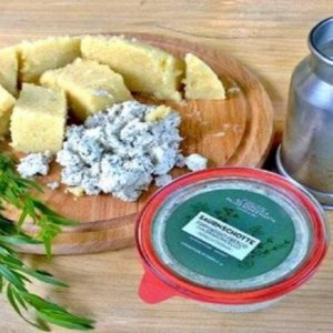 Saurnschotte, the ancient and precious tarragon cheese brought back to life by two sisters from Sappada