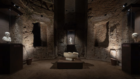 प्रमुख प्रदर्शनियाँ: नीरो, आइसिस, डोमस औरिया। रोम में एक प्रदर्शनी रोमन और मिस्र के बीच के बंधन को बताती है