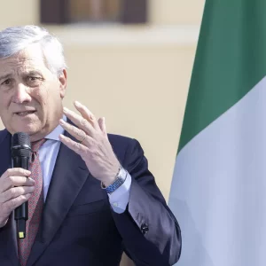 Tajani stoppa Salvini sulle Europee: “Impossibile accordo con Le Pen e Afd”. La Lega: “No ai diktat”