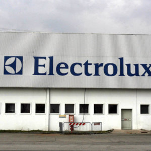 Electrolux annuncia nuovi tagli al personale e alle spese: saranno oltre 3mila gli esuberi