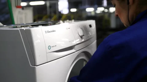 Para a Electrolux, aparece a Haier, mas sem o mercado americano. E Whirlpool melhora suas contas no trimestre