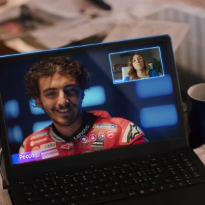 Tim com Pecco Bagnaia acelera na fibra e lança campanha para acabar com o ADSL