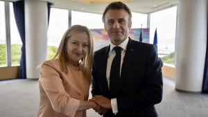 Foto di Giorgia Meloni e Emmanuel Macron