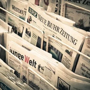 Bild جھٹکا: "کاغذی اخبارات کا دور ختم ہو گیا ہے" اور سینکڑوں صحافیوں کی جگہ AI لے لیتا ہے۔