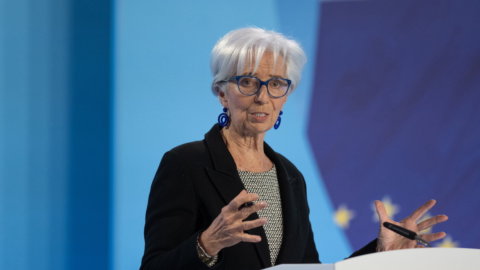 Lagarde: “Da dazi Usa impatto dello 0,3% sul Pil dell’Eurozona. Sale incertezza, nessun impegno sui tassi”