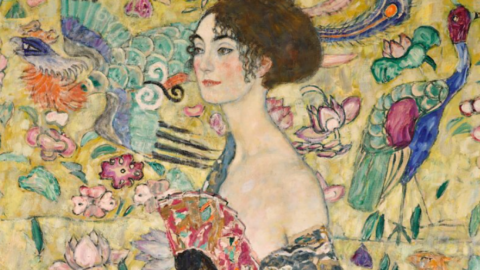 Картина Климта «Дама с веером» будет продана с аукциона 27 июня в Лондоне: эстимейт — 65 миллионов фунтов стерлингов.