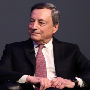 Draghi è sempre SuperMario: per governare i cambiamenti ci vuole una strategia con tanti investimenti ed eurobond