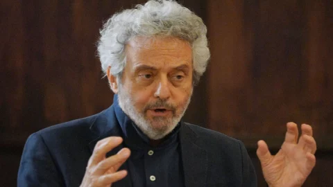 Nicola Piovani: “Non vedo il pericolo fascismo, temo di più la politica degli orecchianti”