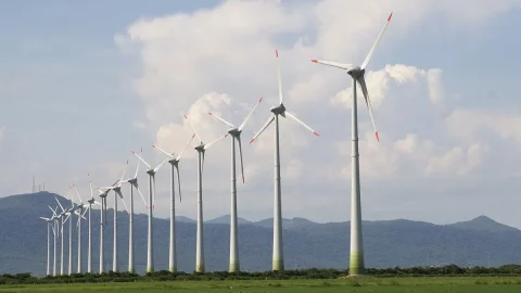 Sardinia menghentikan tenaga angin: "Kami ingin melindungi bentang alam". Protes perusahaan