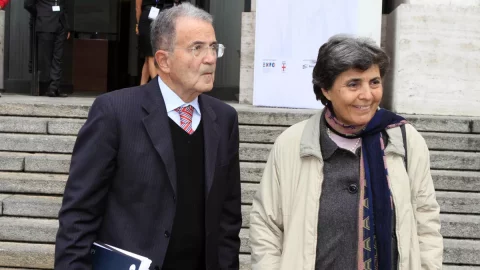 Addio a Flavia Franzoni, la moglie discreta e colta di Romano Prodi che è morta all’improvviso