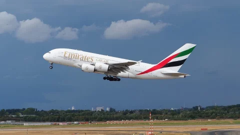 يوم البيئة العالمي: مبادرة طيران الإمارات الجديدة للحد من استخدام البلاستيك على متن الطائرة