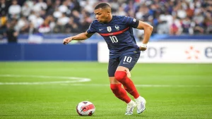 Mbappé con la maglia della Francia