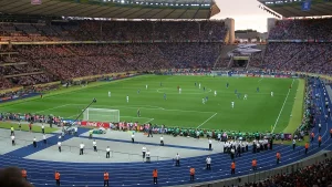 Foto di uno stadio durante una partita di calcio