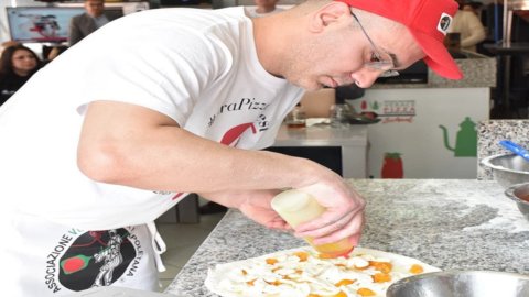 Pizza fatta in casa: il campione mondiale AVPN è di Salerno, il secondo classificato è polacco
