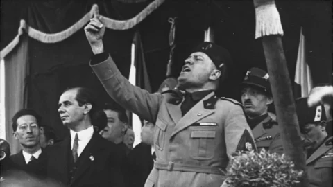 C'est arrivé aujourd'hui : le 25 juillet 1943, le régime fasciste implose. Le Grand Conseil se méfie de Mussolini