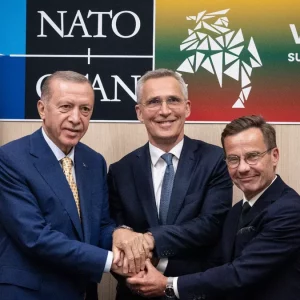 La Svezia entrerà nella Nato, c’è il sì di Erdogan. Stoltenberg: “Oggi è un giorno storico”