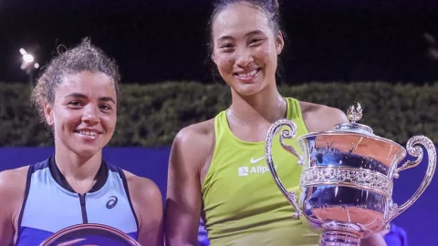 Palermo Ladies Open, viele blaue Tennisspieler auf dem Feld