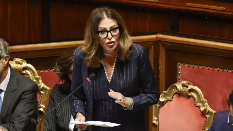 Santanché: respinta la mozione di sfiducia. La Ministra: “Non ho mentito”. L’opposizione: “Vergogna”