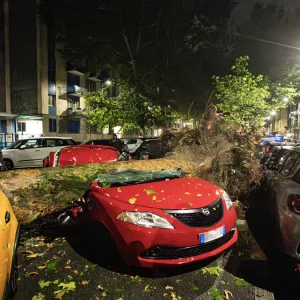Maltempo: a Milano violenta tempesta nella notte. Lombardia e Veneto travolte da vento e grandine