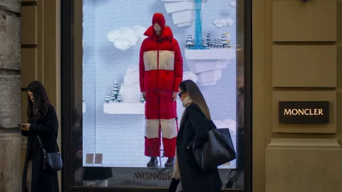 Lusso, titoli in rialzo sulla scia delle vendite sopra le attese di Richemont. A Milano brillano Moncler e Cucinelli