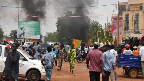 نائیجر، بغاوت اور صدر بازوم کی معزولی نے ساحل میں مغرب کے آخری گڑھ کو منسوخ کر دیا