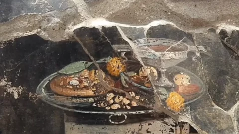 Affresco della “pizza” ritrovato a Pompei? Lo storico della nutrizione avverte: andateci piano, la storia è un’altra