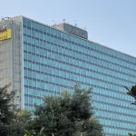 Eni: buget aprobat, undă verde pentru un plan larg de acționare. Descalzi: „Tranziție energetică ireversibilă”