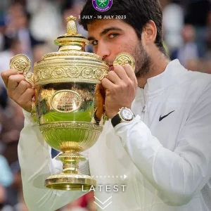 Alcaraz raja Wimbledon pada usia 20: mengalahkan Djokovic setelah pertandingan seru - Video