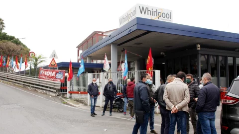 Nápoles: disputa ex-Whirlpool encerrada. Todos os funcionários recontratados pela Fábrica Verde Italiana